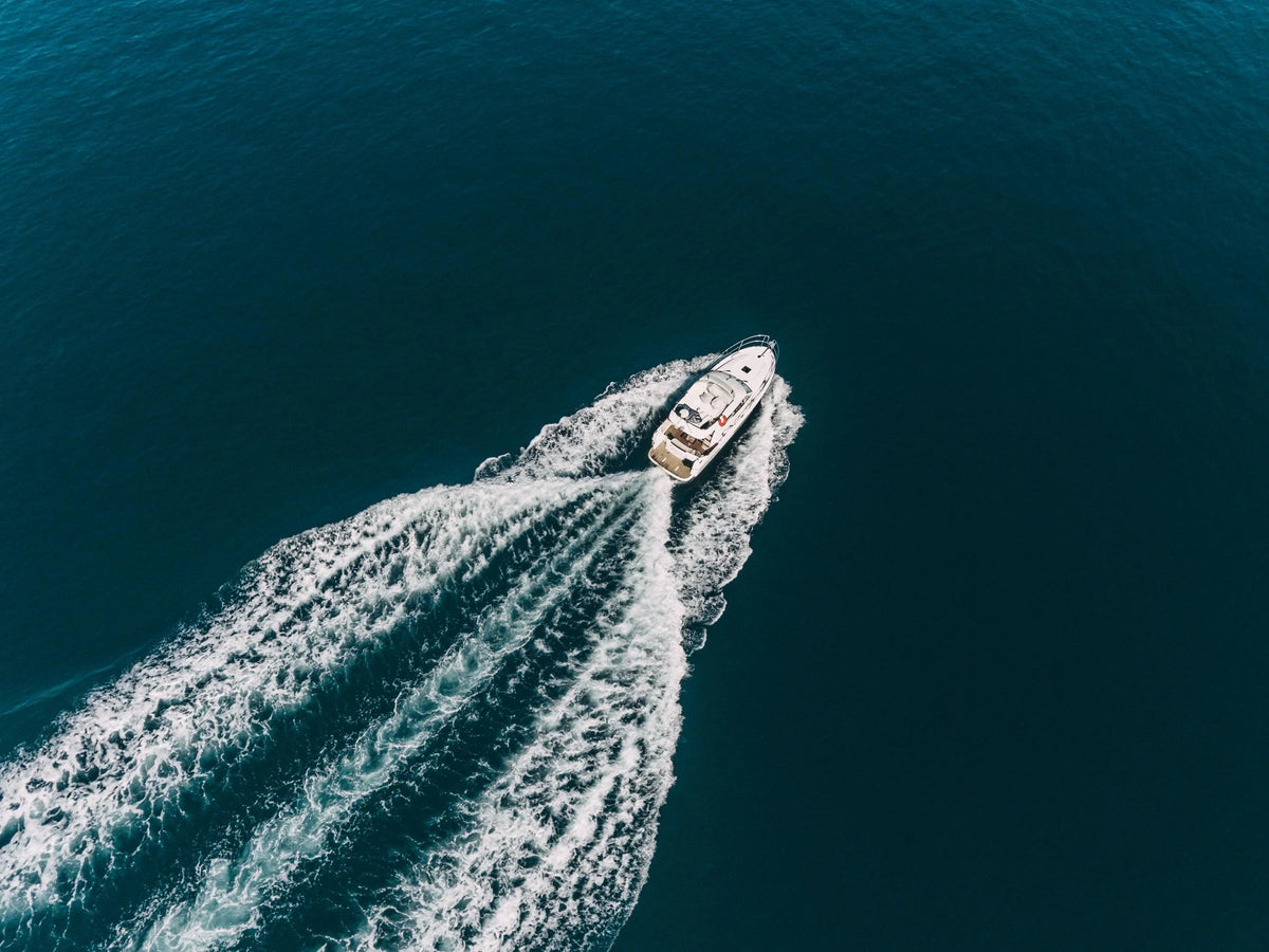 Come si mantiene correttamente la vernice di una barca?