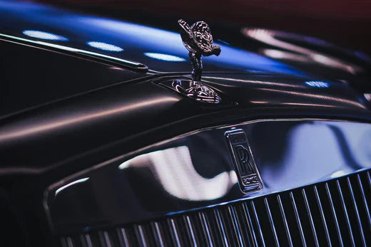 Rolls-Royce x SWISSVAX Car Care Collection: Quando i Capolavori dell'Automobile Incontrano una Cura Eccezionale