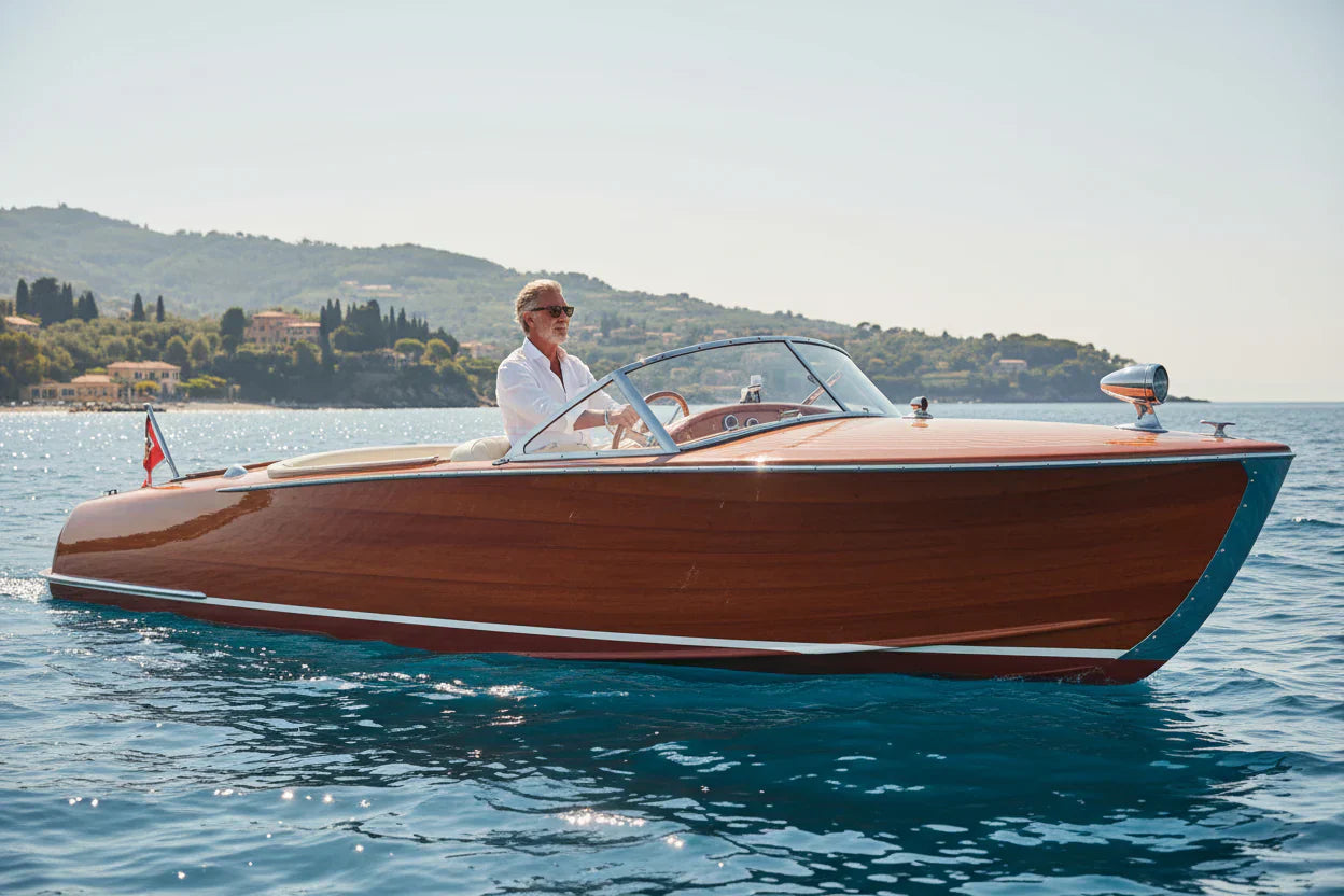 Cura del teak a bordo – come mantenere il tuo ponte bello, protetto e vivo